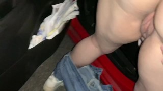 Fucked her outside the car and got some top inside nutted on her ass 